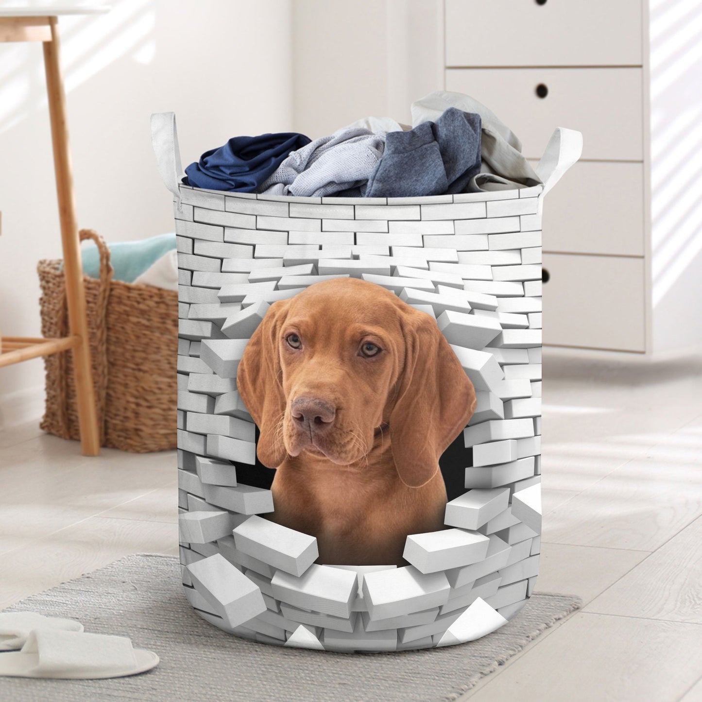 Vizsla - In The Hole Of Wall Pattern Laundry Basket