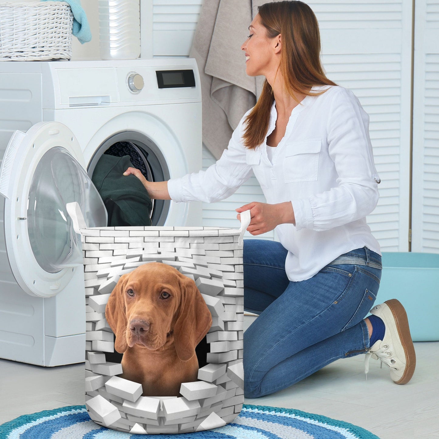 Vizsla - In The Hole Of Wall Pattern Laundry Basket